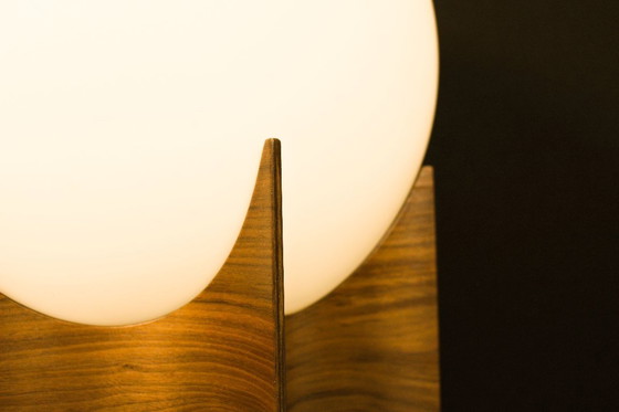 Image 1 of Abat-jour globe vintage avec base en bois sculptée