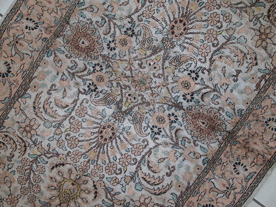Image 1 of Handgemaakt vintage zijden Indo-Tabriz tapijt 3.2' x 5.3' (100cm x 162cm) jaren 1950 - 1C469