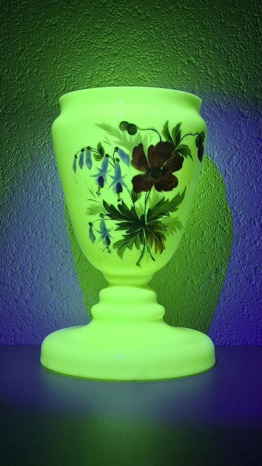 Harrach Antike böhmische Vase - Uran, Glas