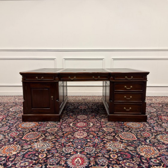 Groot Klassiek Engels Chesterfield Bureau Partnerdesk – Schreibtisch, Leder, Holz (photo 3 of 21)