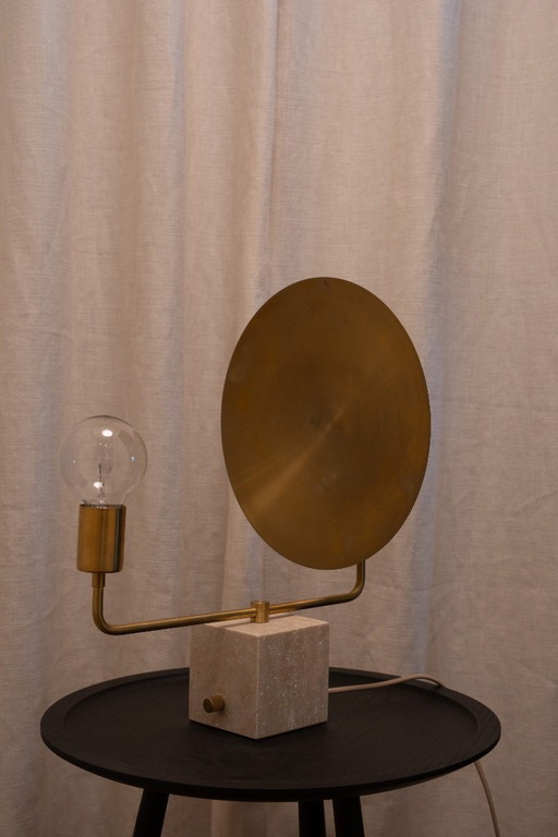 WORKSTEAD HELIOS Lampe en travertin et laiton