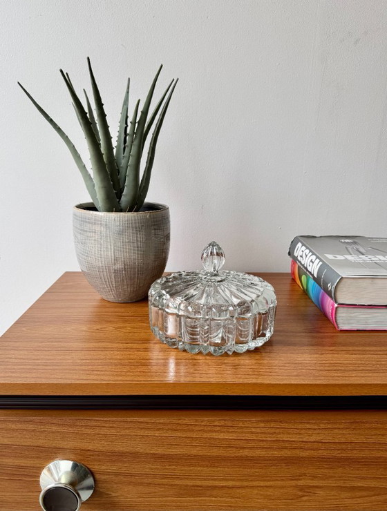 Image 1 of Portaoggetti in vetro vintage con coperchio