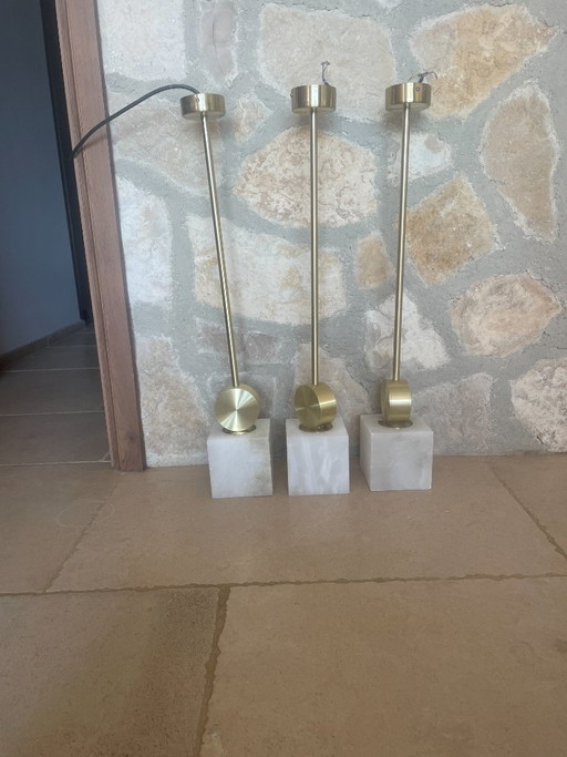 Set of 3 Eichholtz Etruscan Square pendant lights in alabaster and brass