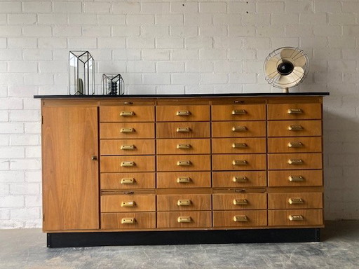 Armoire de pharmacie vintage Mid Century, armoire d'apothicaire, commode.
