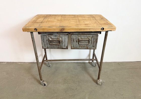 Image 1 of Vintage industriële werktafel op wielen, jaren 60