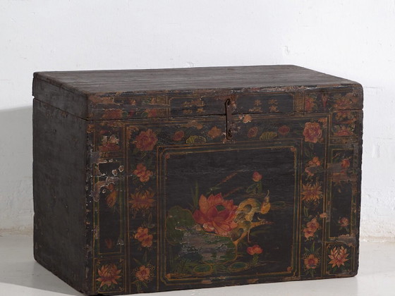 Malle chinoise ancienne peinte en bois de pin – Chine, circa 1900 – Armoires de rangement, Iron (photo 2 of 40)