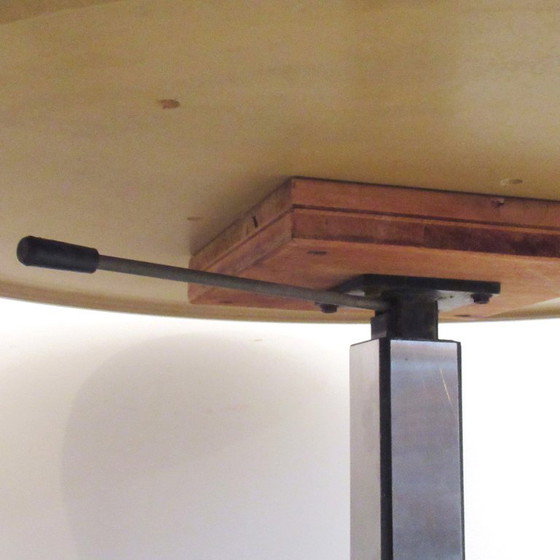 Image 1 of In hoogte verstelbare ronde tafel, jaren 60