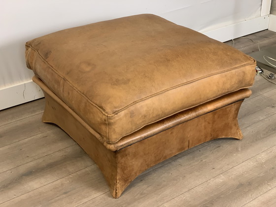Image 1 of Stoer lederen hocker