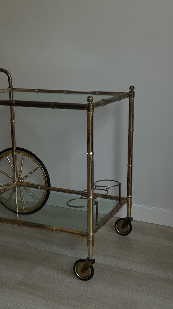 Vintage Faux Bamboo Brass Bar Cart / Drinks Trolley, 1970s – Serveerwagens, Glass, Rubber (photo 6 of 6)