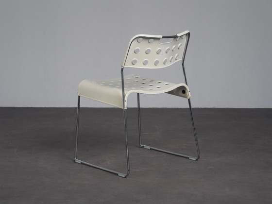 https://papadante.com/product/omstak-chair-by-rodney-kinsman-for-bieffeplast-italy-1970s/ – Eetkamerstoelen (photo 5 of 8)