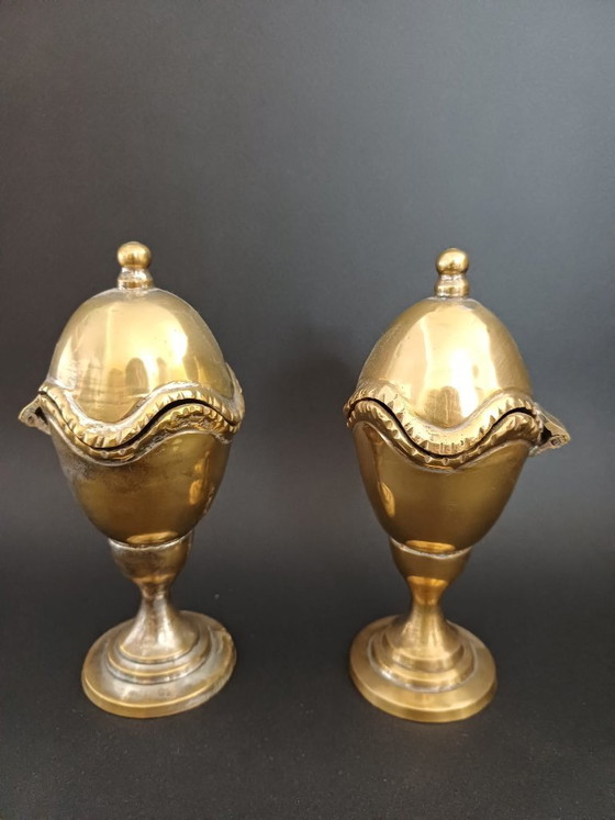 Coppia di portauova antichi in ottone – Accessori da tavola, Brass (photo 5 of 7)