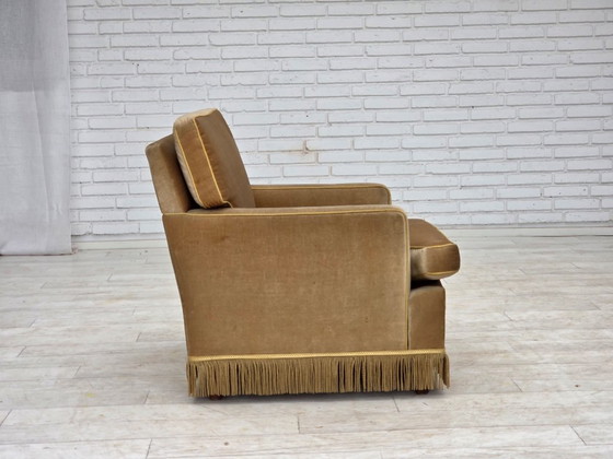 Image 1 of Deense fauteuil uit de jaren 70, bekleed met honinggeel meubelvelours.