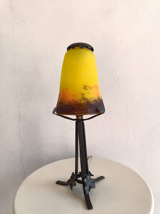 Image 1 of French Art Deco table lamp with signed Degué glass shade and wrought iron base, estimated 1930s/40s