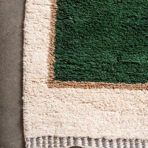 Marokkanischer Teppich aus reiner Wolle mit traditionellen, farbenfrohen Mustern, 2/3 m²
