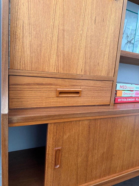 Credenza di metà secolo, design danese – Credenze alte, Wood, Glass (photo 8 of 12)