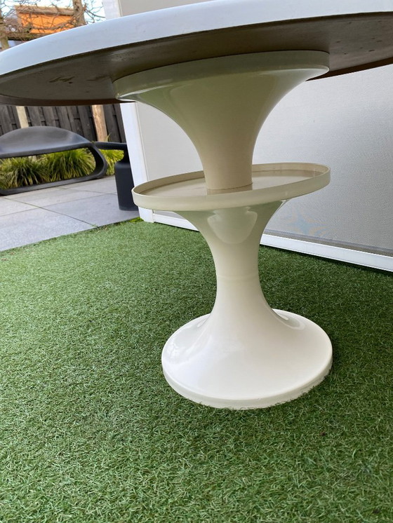 Image 1 of Mesa de tulipán de plástico con diseño de la era Soace