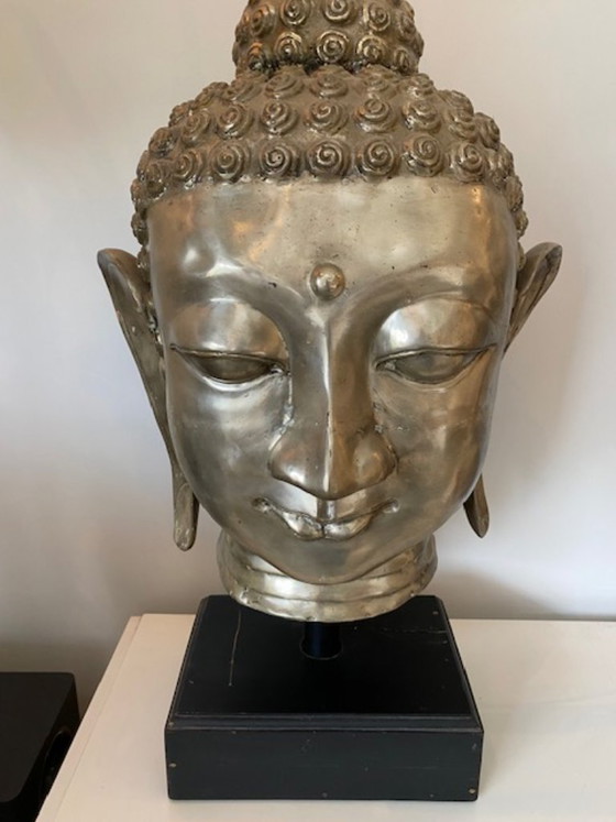 Image 1 of Estatua única de Buda sobre una base de madera, obra de Eicholtz.