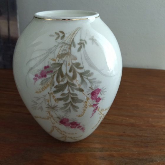 Image 1 of Vaso a uovo in porcellana.