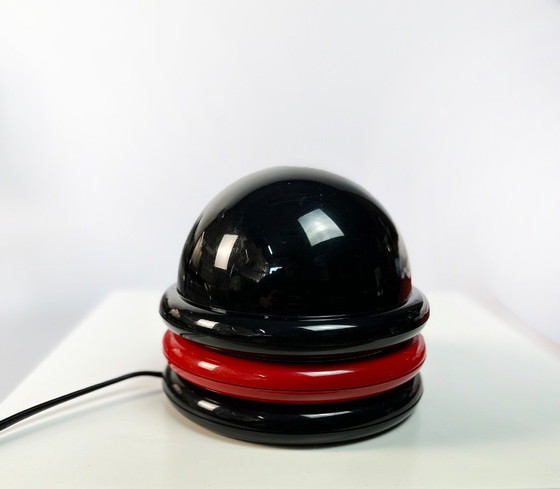 Image 1 of Pop-up bureaulamp uit de jaren 80 – Zwart & Rood Retro Magie