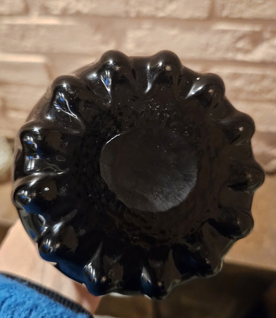 Image 1 of Murano calla of lipvaas, vintage zwart met witte binnenkant