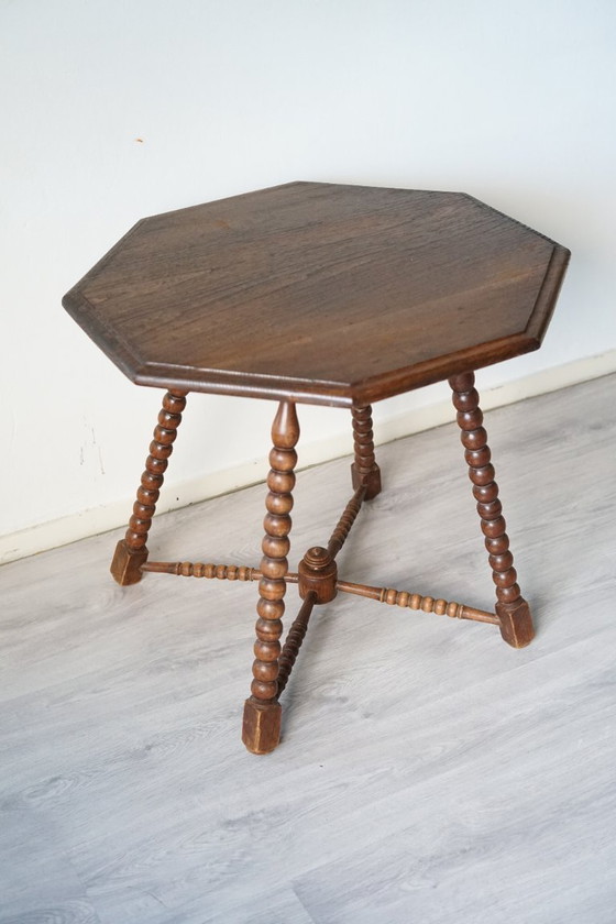 Old Octagonal Oak Side Table | Bobbin | 1900–1940 – Wood (photo 7 of 7)