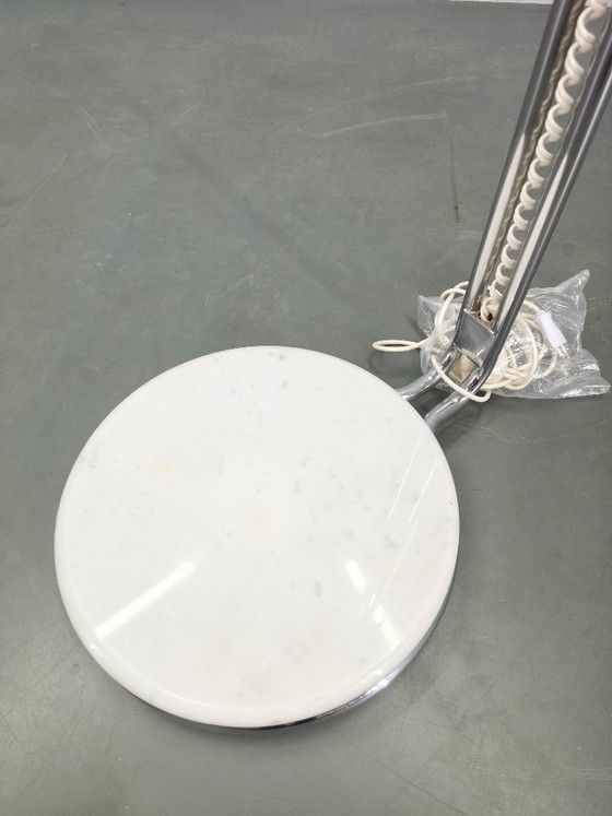 Image 1 of Lampadaire italien chromé à globe en verre, style Lenci, années 1970