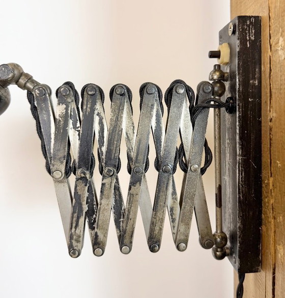 Image 1 of Industriële zwarte schaarwandlamp, jaren 1950