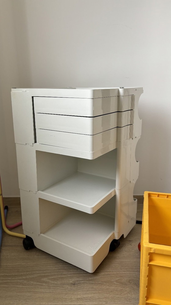 Joe Colombo Bobby B33 storage trolley Bieffeplast, Storage cabinet, Plastic, White (photo 2 of 8)