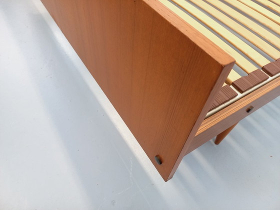 Image 1 of Lit double vintage style scandinave en teck des années 60 avec chevets lumineux intégrés et sommier