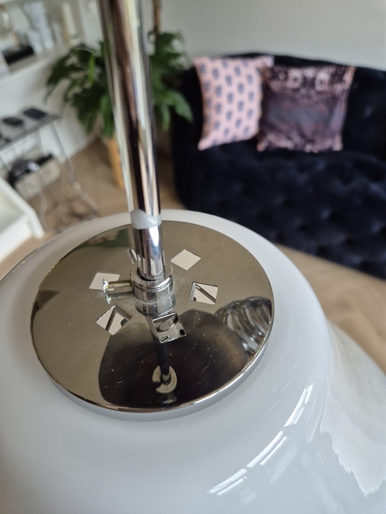 Image 1 of Lampe spatiale Glasshutte opaline chromée