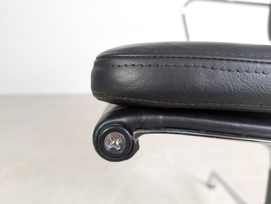 Image 1 of Original Vitra EA 208 soft pad schwarz Leder Stuhl Charles Eames