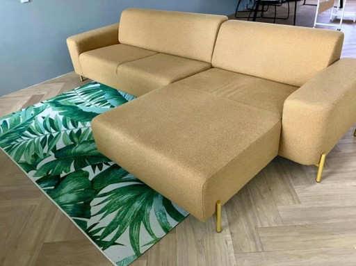 Montel senfgelbes Sofa mit 2-Personen-Chaiselongue