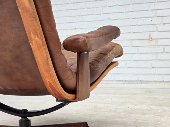 Image 1 of Anni '60, poltrona girevole scandinava, rivestimento in pelle marrone.
