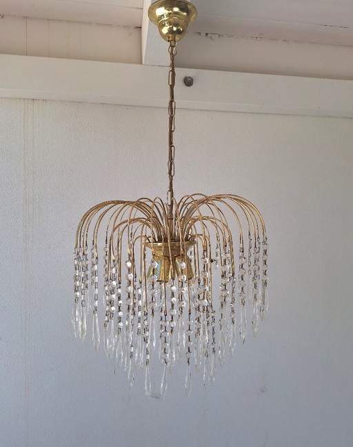 Italienischer Wasserfall-Kronleuchter aus den 1950er Jahren – Goldfarbenes Metall & Glasprismen – Atemberaubend