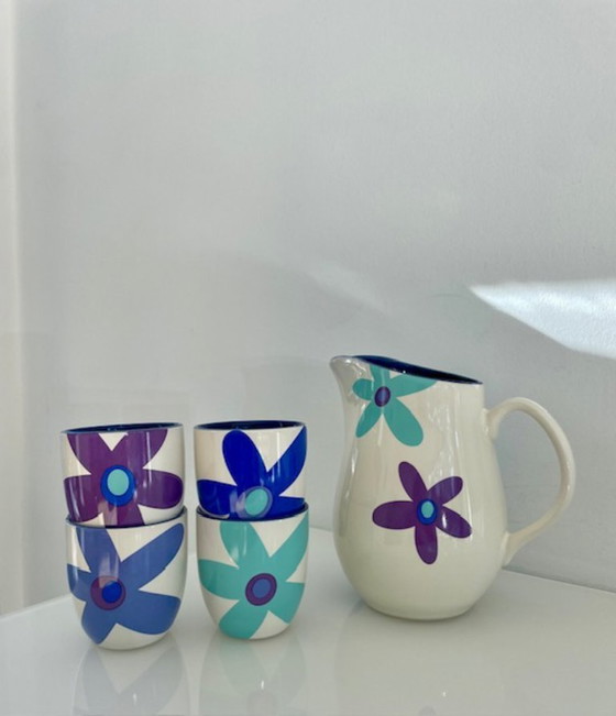 Image 1 of Brocca con 4 tazze – Design floreale e smalto blu