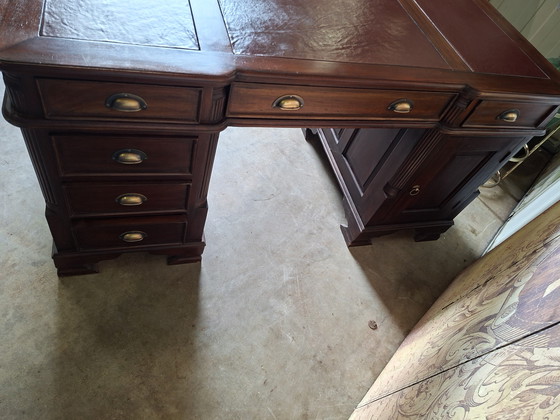 Image 1 of Klassiek 2-Zijdig Schrijf Bureau, Partnerdesk, Schrijftafel Met Lederen Inleg Lichte Gebruikssporen Afm.150x75cm en 79cm Hoog