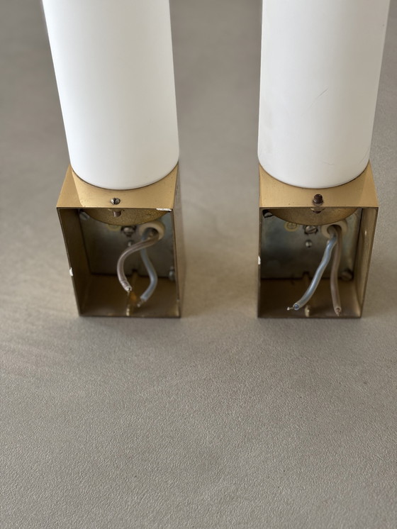 Image 1 of Set di 2 lampade da parete - Vetro opalino e ottone - Limburgo, Germania, anni '70