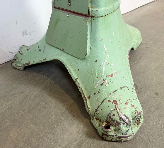 Image 1 of Mesa industrial verde de hierro fundido, década de 1960