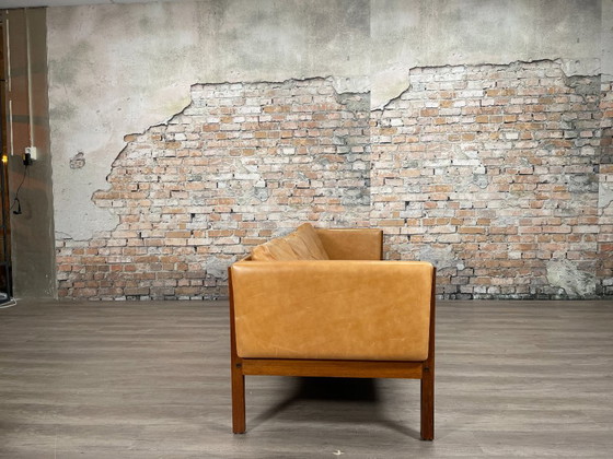 AP Stolen AP63/4 – Cuir marron clair | Hans J. Wegner – Canapés, Leather, Wood (photo 3 of 18)
