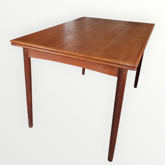 Image 1 of Vintage extendable dining table