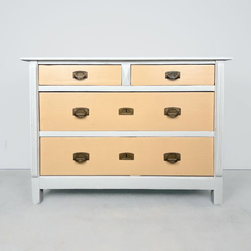 Chic vintage-style chest of drawers