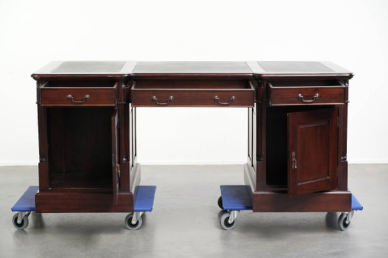 Image 1 of Chesterfield partner desk/ bureau in Engelse stijl met donker hout en een groen lederen blad