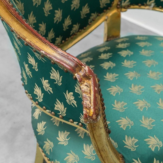 Image 1 of TWEE FAUTEUILS IN LOUIS XV-STIJL IN GOUD MET VINTAGE GROENE STOF