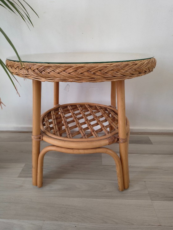 Image 1 of Mesa de centro o mesa auxiliar de ratán
