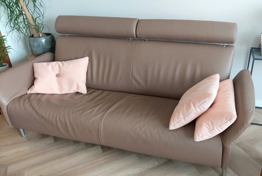 Canapé 3 places en cuir avec pouf