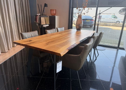 Eetkamertafel Lou