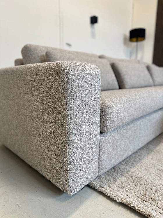 Image 1 of Sofá de muestra gris jaspeado en perfecto estado, 320x173 cm.