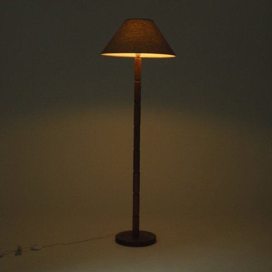Image 1 of Lampadaire en bois style milieu du siècle