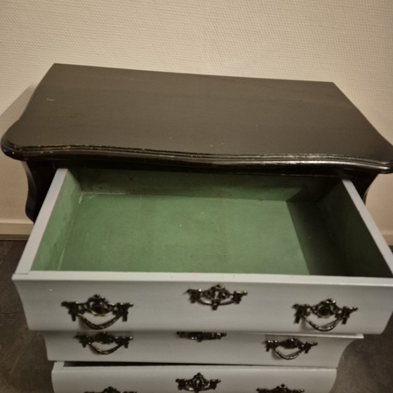 Image 1 of Charmant vintage buikkastje in zwart en grijs