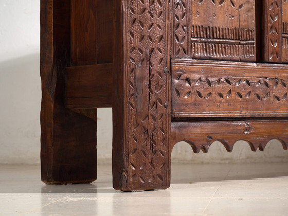Credenza antica intagliata in legno di pino – Xinjiang, circa 1900 – Credenze con vetrina (photo 25 of 40)